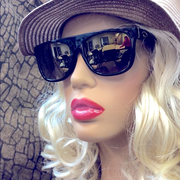 Oscar de la Renta Accessories - Oscar de la Renta black browline sunglasses. NWOT